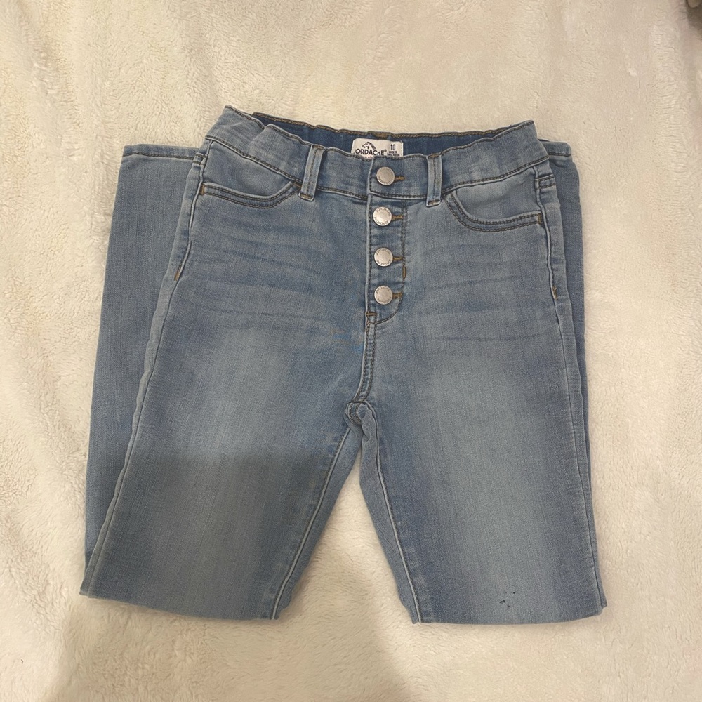 Light blue jeans! 💙🦋